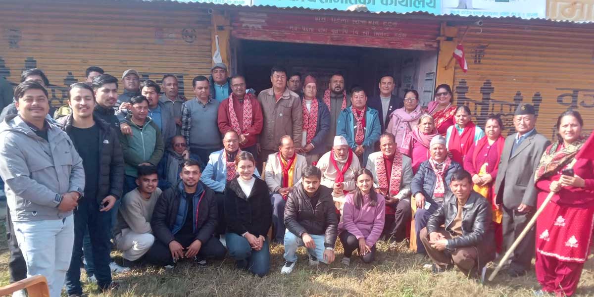 कांग्रेस उम्मेद्वार तिलक रानाभाटसँग विद्यार्थीको भेटघाट