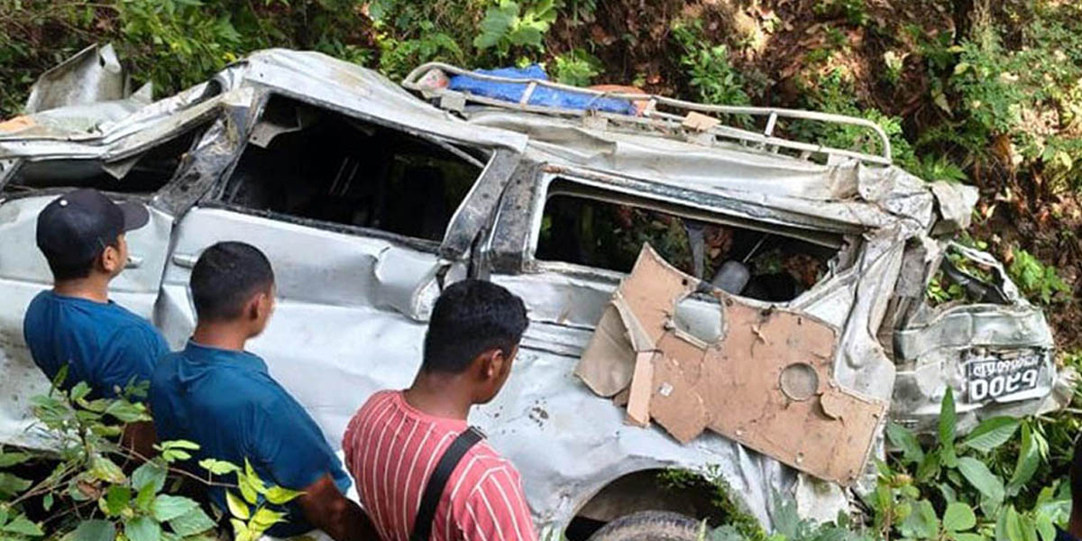 रैनादेवी छहरामा विद्युतीय गाडी दुर्घटना, चालकसहित तीन जनाकाे मृत्यु