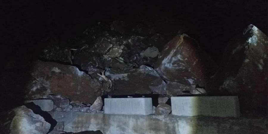 विमलनगरमा पहिरो खस्दा पृथ्वीराजमार्ग पूर्णरुपमा अवरुद्ध