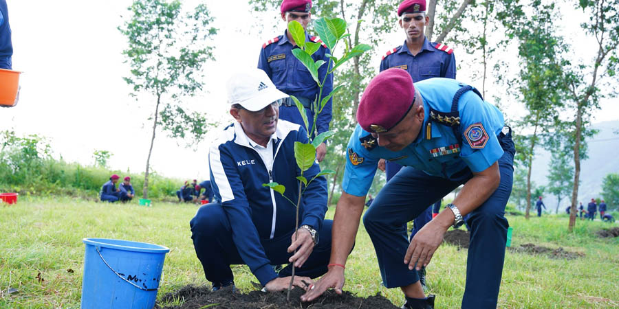 गण्डकी प्रदेश प्रहरी तालिम केन्द्र परिसरमा एक सय फलफूलका बिरुवा रोपियो