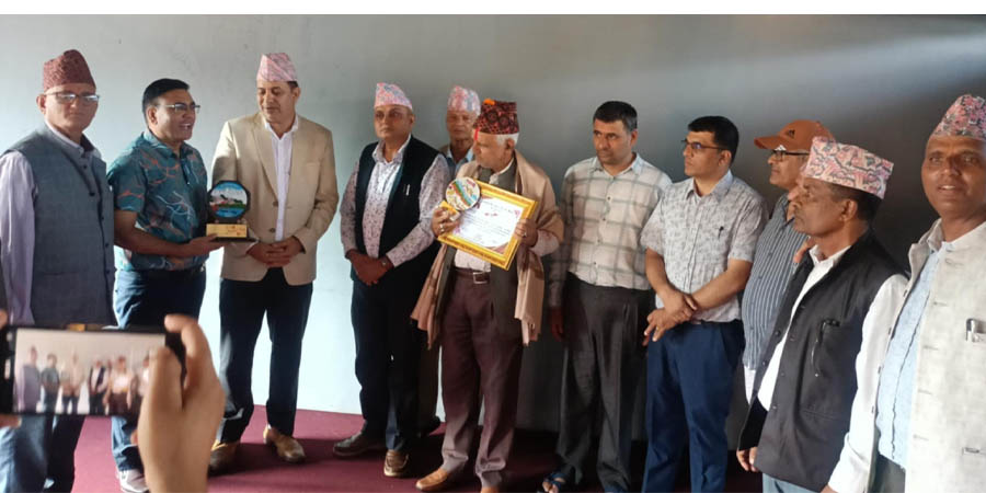 पोखराका कवि एवं शिक्षासेवी शालिग्राम आचार्य सम्मानित