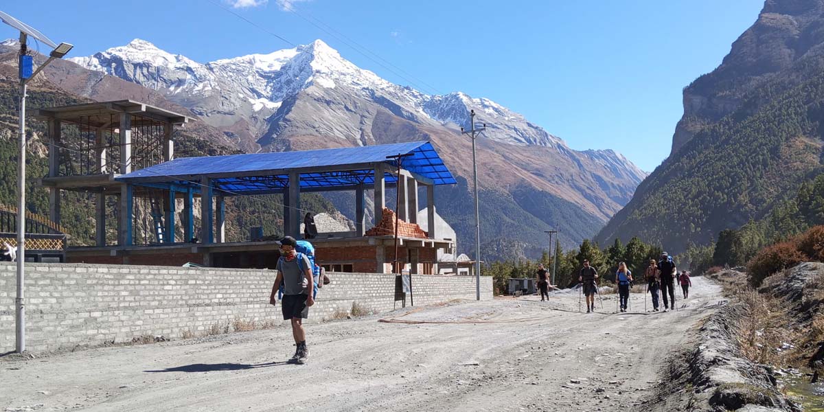 चार महिनामा मनाङ पुगे १६ हजार पर्यटक