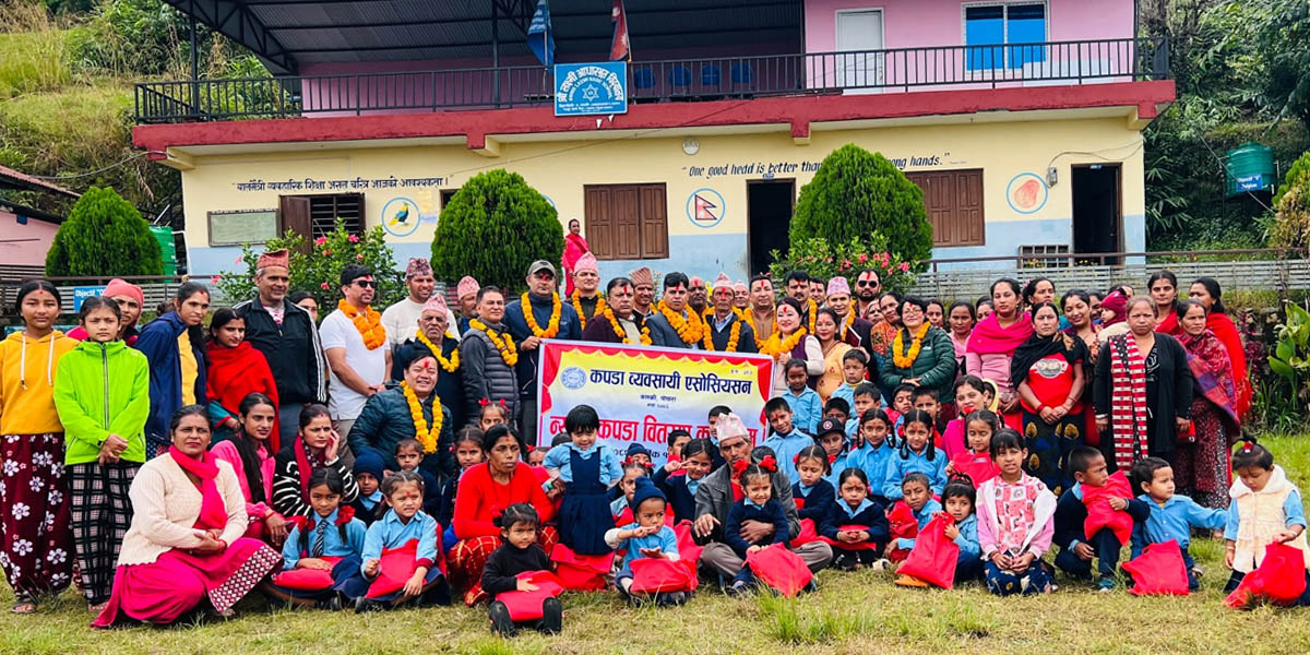 कपडा व्यवसायी एशोसिएसनद्वारा न्यानो कपडा वितरण